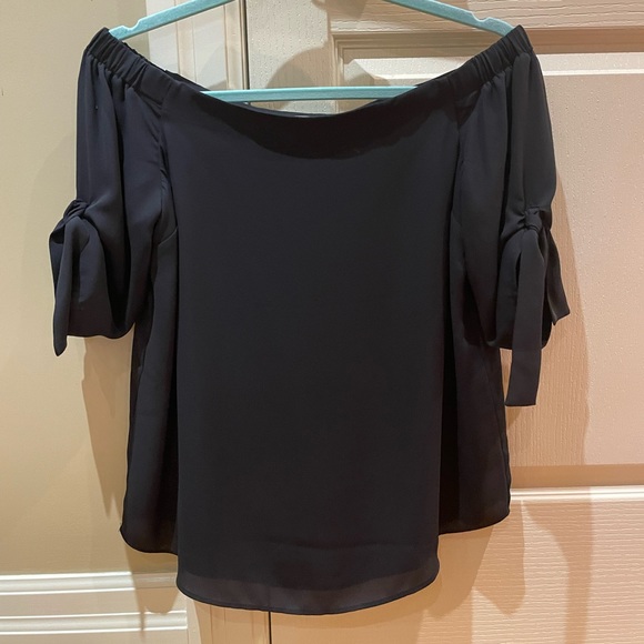 New Babaton off the shoulder blouse - Picture 2 of 11